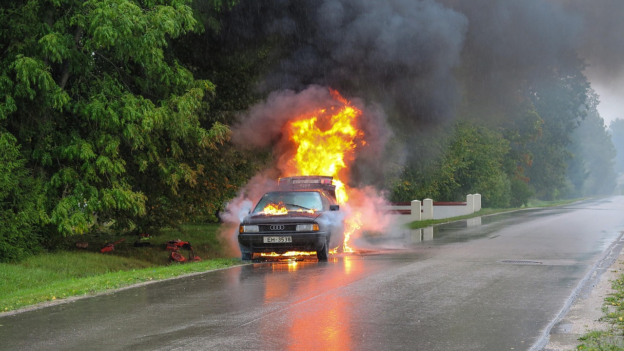 Strašna saobraćajna nesreća kod Bora, među povređenima i dete: Automobil potpuno smrskan, delovi rasuti svuda po putu (FOTO)