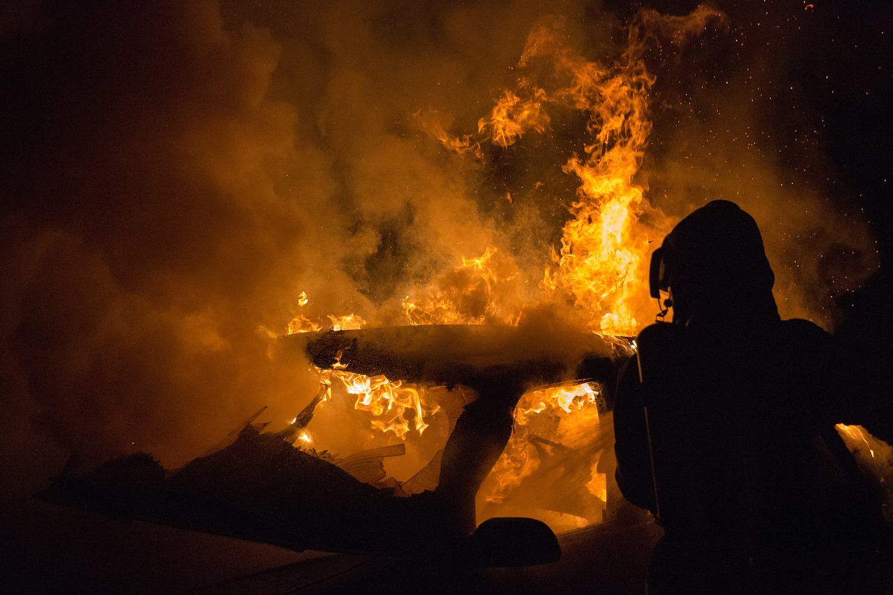 VATRA PROGUTALA AUTOMOBIL KOD POŽAREVCA: Vozilo u potpunosti izgorelo - prolaznici odmah pritrčali u pomoć požar foto:Pixabay