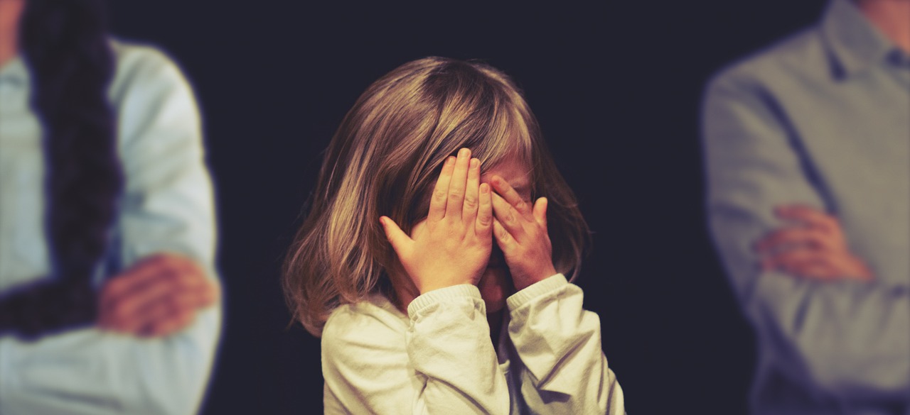 PEDOFIL U ISTRI SNIMAO NAGU DECU Kameru sakrio u hemijsku olovku