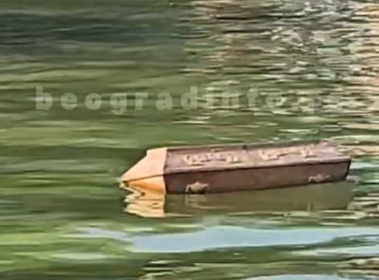 JEZIVA SCENA NA SAVI Mrtvački sanduk plutao kroz Beograd