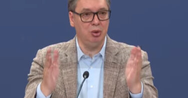 PREDSEDNIK SRBIJE NA LICU MESTA: Vučić obilazi porodice koje su ostale bez domova u požarima u Toplici i Jablaničkom okrugu