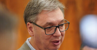 PREDSEDNIK SRBIJE NA LICU MESTA: Vučić obilazi porodice koje su ostale bez domova u požarima u Toplici i Jablaničkom okrugu