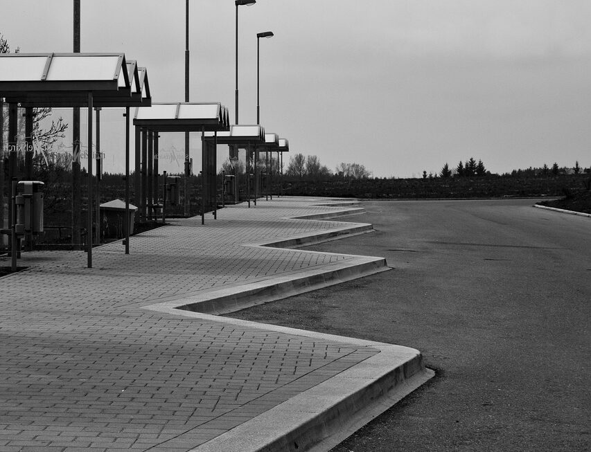 PRED UNUKOM (13) U PANČEVU ISKASAPIO BIVŠU ŽENU: Prišunjao se i izgovorio joj ove reči - Tragedija na autobuskoj stanici koja i dalje izaziva jezu