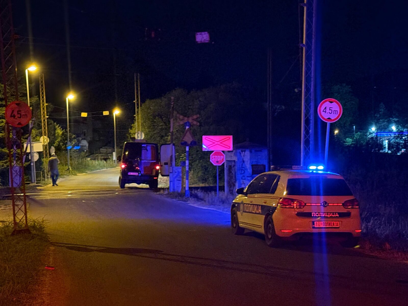 RIKOŠET NA LICU MESTA STRAVIČNE NESREĆE U RITOPEKU: Čovek skočio pod voz?