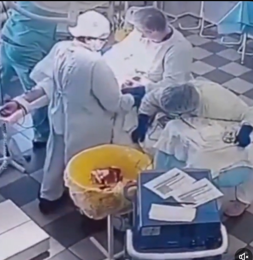 TLO SE RASPADA, A ONI SPASAVAJU ŽIVOT – LEKARI HEROJI OPERISALI TOKOM ZEMLjOTRESA!