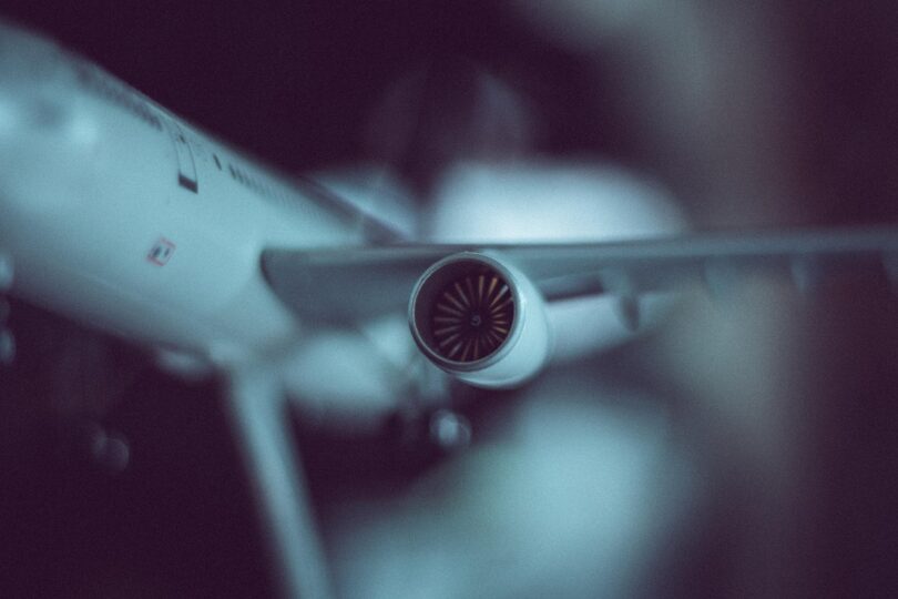 DOJAVA O BOMBI U AVIONU ER SRBIJE U TIVTU! Hitna evakuacija putnika, aerodrom zatvoren!