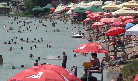 PLJAČKA NA ADI CIGANLIJI: DVA NAPADAČA IZUDARALA ČOVEKA PIŠTOLJEM, PA MU OTELI PARE Policija ih uhapsila zbog razbojništva