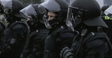 KOJA SU OVLAŠĆENJA POLICIJE? Protesti i blokade puteva