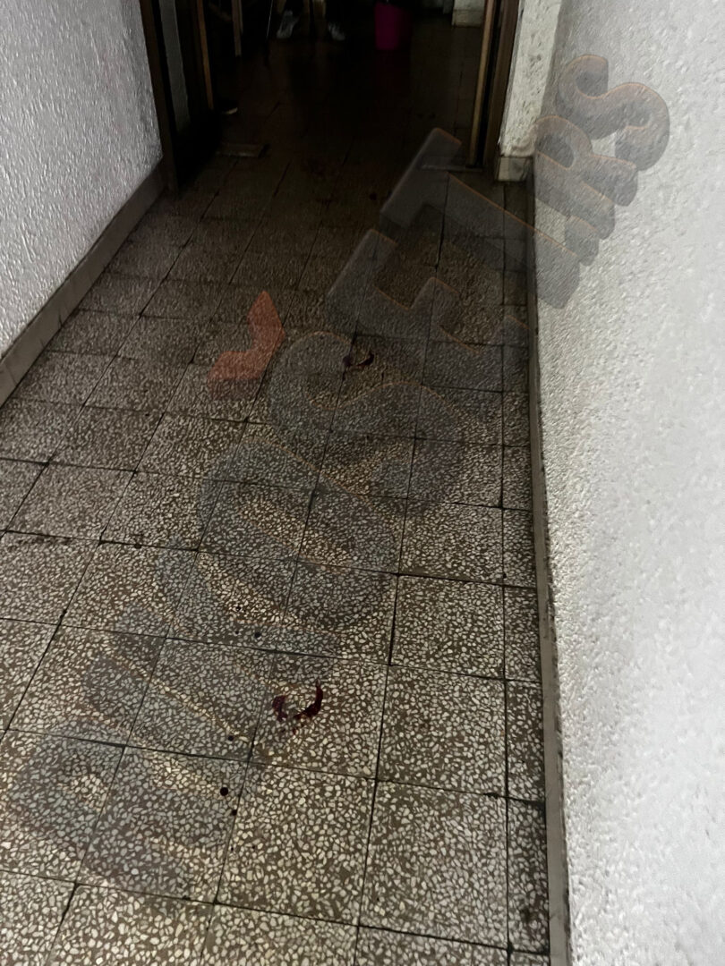 Tragovi krvi po celoj zgradi: Povređeni muškarac izleteo na ulicu da traži pomoć - novi detalji napada u centru Beograda