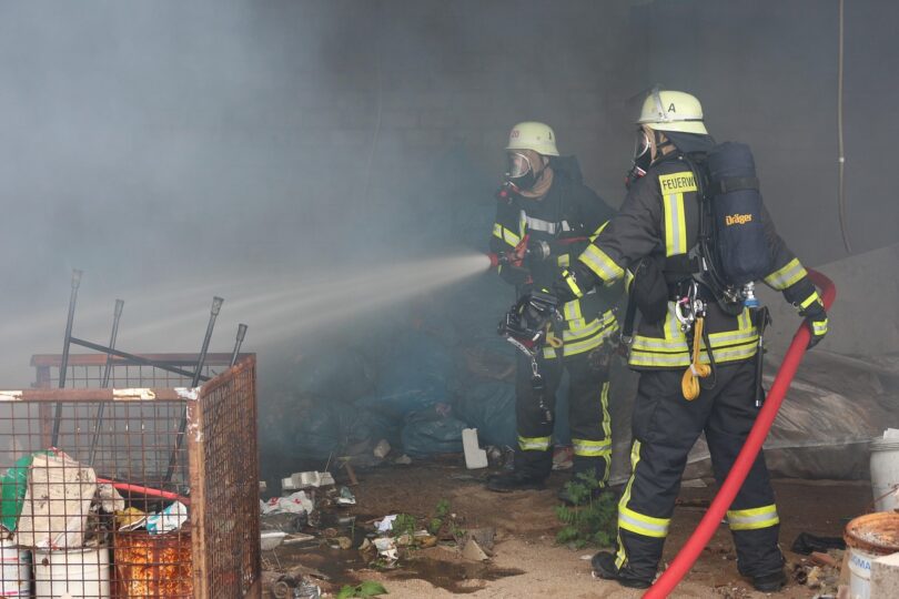 BAČEN MOLOTOVLJEV KOKTEL NA KAFIĆ NA VRAČARU – POLICIJA INTENZIVNO TRAGA ZA POČINIOCEM