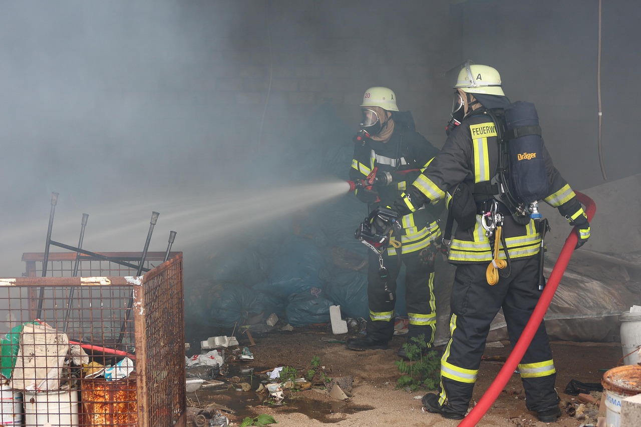BAČEN MOLOTOVLJEV KOKTEL NA KAFIĆ NA VRAČARU – POLICIJA INTENZIVNO TRAGA ZA POČINIOCEM