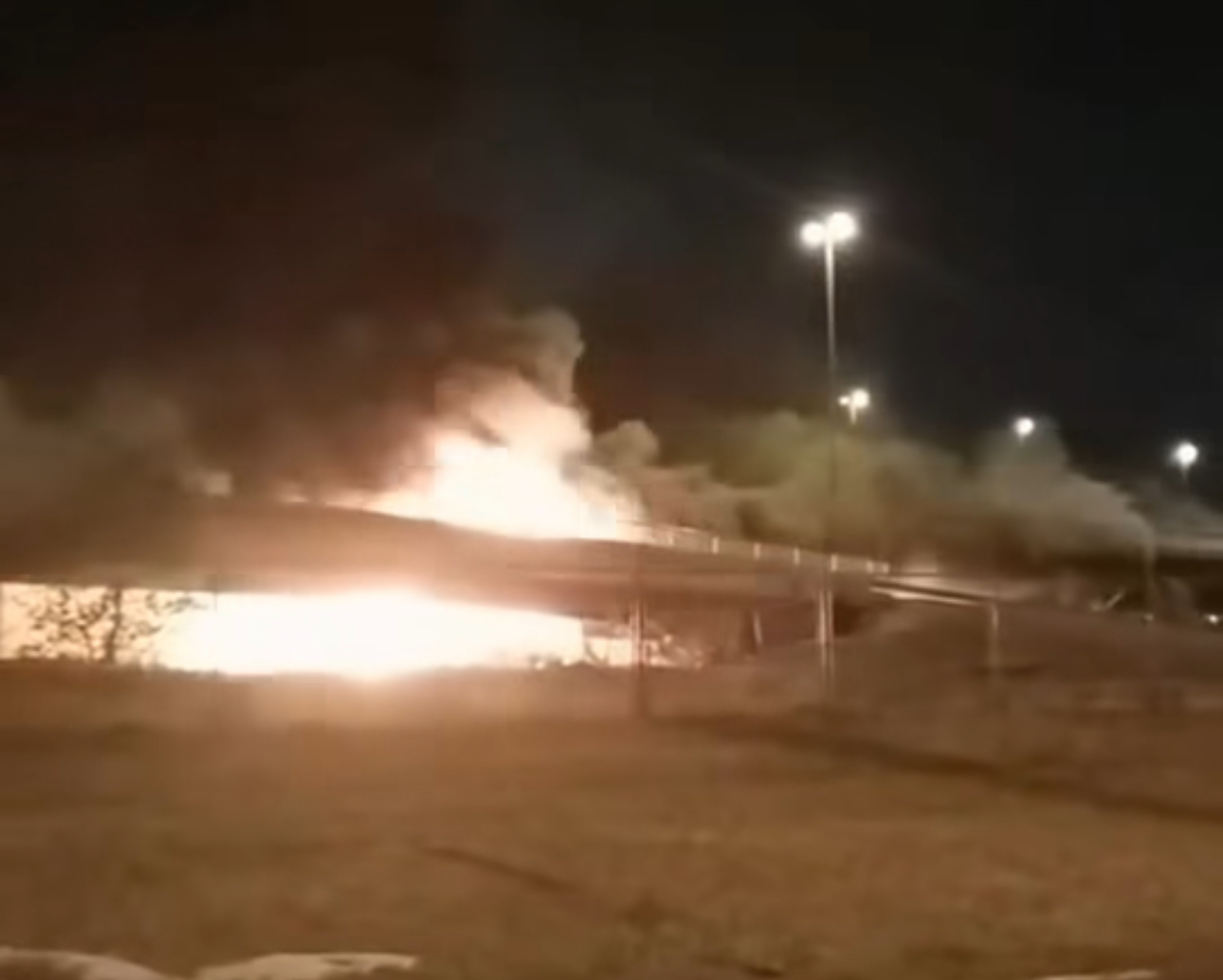 VELIKI POŽAR ISPOD MOSTA NA ADI: VATRENA STIHIJA guta nehigijensko naselje (VIDEO)