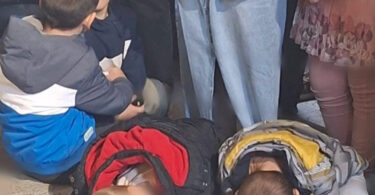 Kada deca kleče umesto odraslih: lekcija sa liturgije iz Beograda je nešto najlepše što ćete videti danas