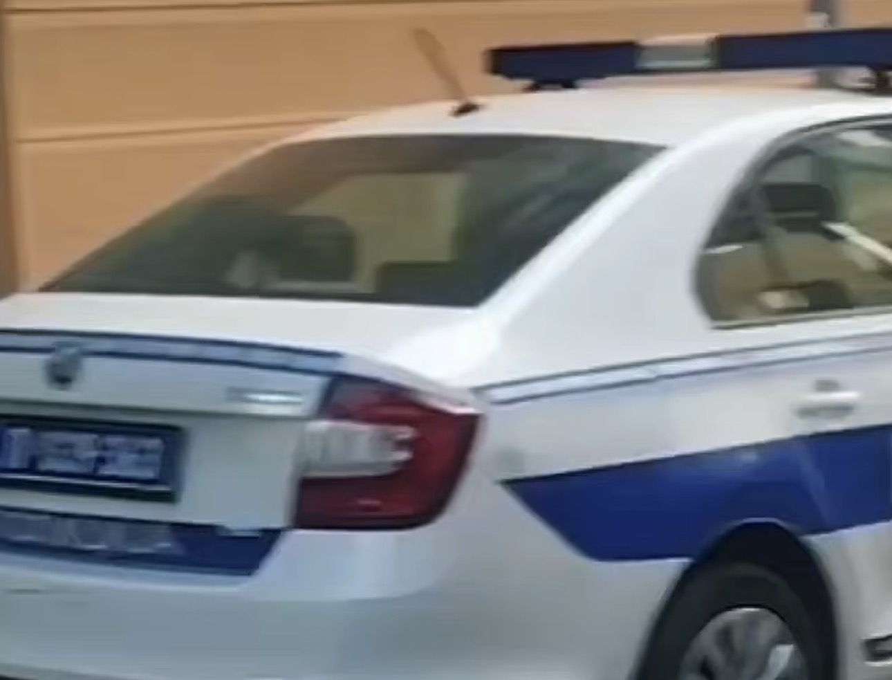 FORENZIKA I POLICIJA NA LICU MESTA Beba pronađena mrtva ispred zgrade u Novom Sadu, majku zatekli 50 metara dalje