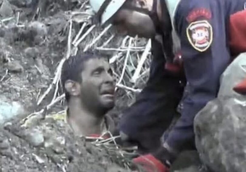 “NEMOJTE ME IZVLAČITI, OBE ĆERKE ME DRŽE ZA RUKE” Otac iz mulja koji nije hteo da pusti ćerke: POTRESNO