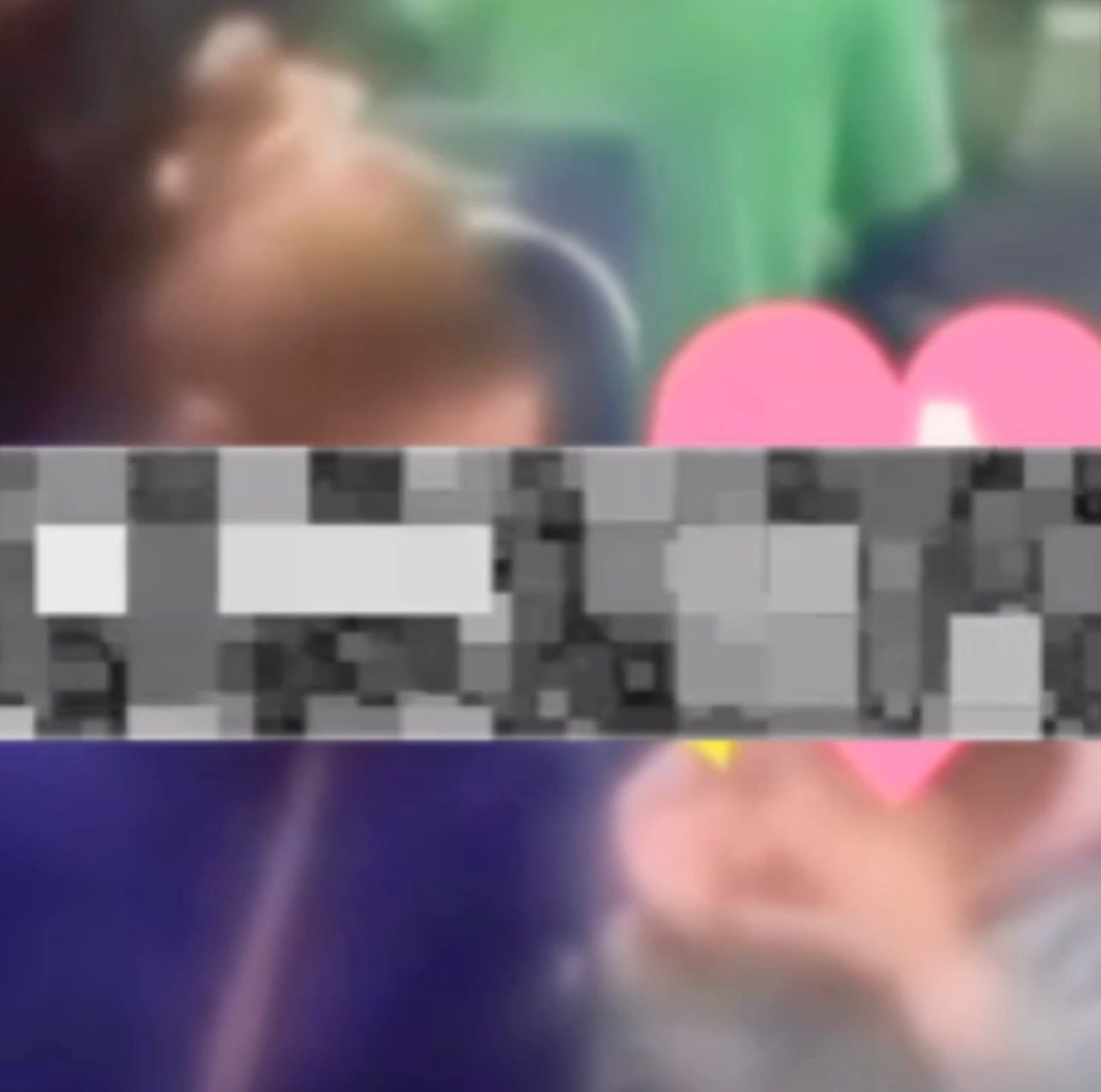 UHAPSITE OVU ŽENU-MONSTRUMA! Pogledajte kako se iživljava nad detetom u autobusu u Beogradu - niko od putnika nije reagovao! SRAMOTA!