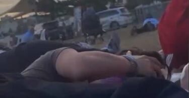 (UZNEMIRUJUĆE) NIŽU SE JEZIVI SNIMCI POKOLJA NA PLAŽI, TELA NA SVE STRANE, RASTE BROJ MRTVIH! Među njima i DECA, otkriveno kako je počeo MASAKR u Sidneju