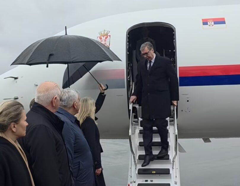 VUČIĆ STIGAO U MOSTAR: „Sad pravac Trebinje!“ Evo ko je predsednika dočekao na aerodromu
