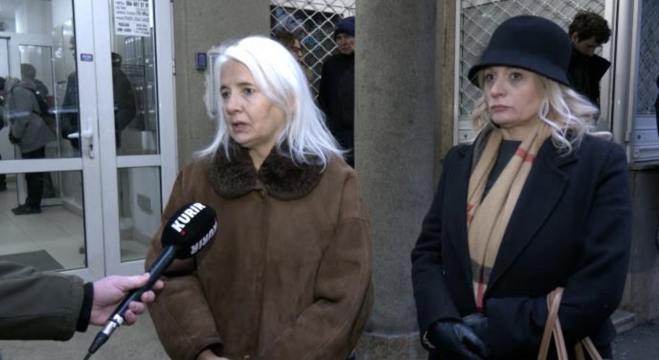 IZVRŠITELJI DOLAZE DANAS DA ISELE LJILJANU! KOMŠIJE NAPRAVILE ŽIVI ZID, PRISUTAN I ADVOKAT! Beograđanka opet na meti: "Inspektori kruže oko zgrade"