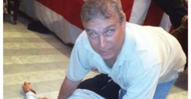 BIVŠI PRINC ENDRU POSMATRAO MUČENJE DEVOJČICE ELEKTROŠOKERIMA?! Isplivao novi HOROR DETALJ iz Epstajnovih fajlova