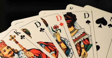 Racija u čuvenom hotelu: Pokeraši uhvaćeni u partiji (FOTO)