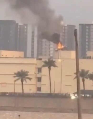 VANREDNA VEST! NAPADNUTA AMBASADA SAD U IRAKU – DIM SE DIŽE NAD BAGDADOM!