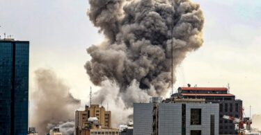 Foto: Ilustracija: Teheran gori