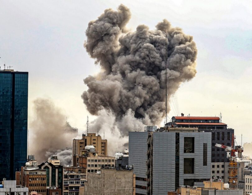 Foto: Ilustracija: Teheran gori