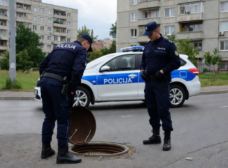 Tragičan incident u Beogradu: Žena upala u šaht, policija pronašla telo nakon nekoliko dana