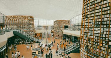 Stravična nesreća u biblioteci: Prozor se obrušio na ženu (62), nije joj bilo spasa