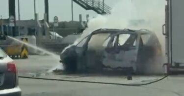 Zapalio se automobil na auto-putu Novi Sad – Beograd: Vatrogasci brzo intervenisali, nema informacija o povređenima