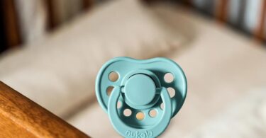 Opasnost u cuclama za bebe: Švedski test razotkrio lažne oznake i tragove otrova