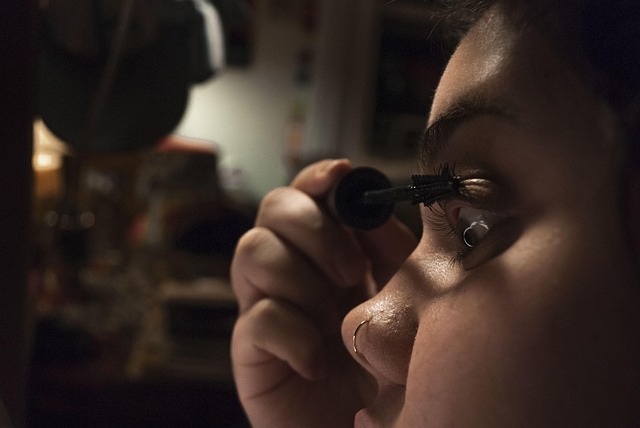 ZBOG VEŠTAČKIH TREPAVICA NIJE VIDELA JEDINI SIMPTOM TUMORA MOZGA: Žena tvrdi da je uzrok bila kontracepcija