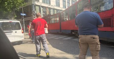 Tramvaj iskočio iz šina i zabio se u zgradu - ima povređenih